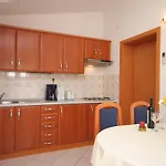 Family-friendly With Swimming Pool Seget Vranjica, - 7559 Lejlighed Trogir