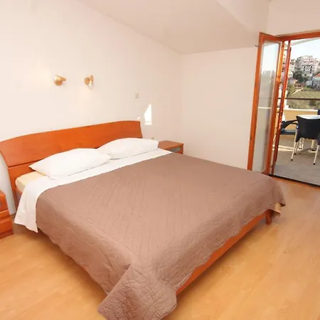 Apartment Family-Friendly Apartments With Swimming Pool Seget Vranjica, Trogir - 7559 *