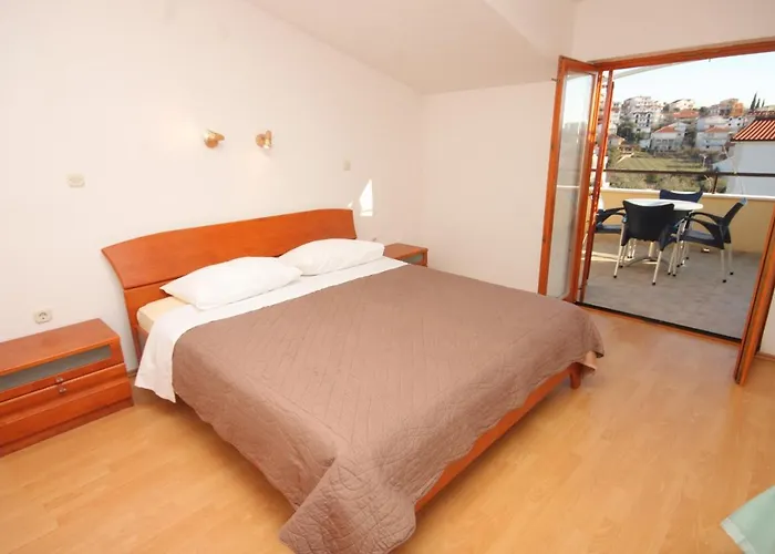 Appartement Family-friendly With Swimming Pool Seget Vranjica, - 7559 *